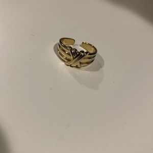NWOT Gold knot ring